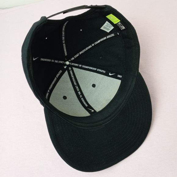 Black Nike Air Snapback - Picture 4 of 5